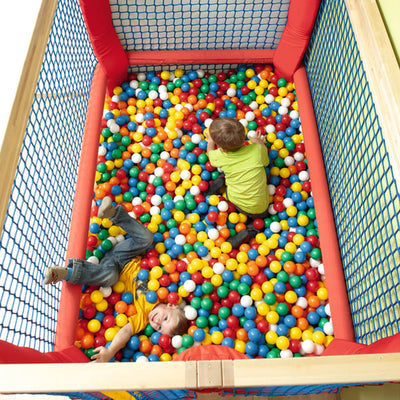 Ball pool with roof net
